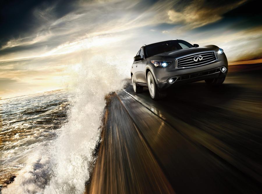  Infiniti FX50 2012 года  (фото 8 из 10)